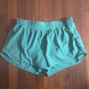 Lululemon Hotty Hot low rise lined short 4”